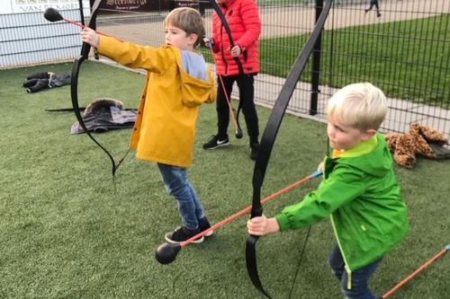 Archery tag tijdens de woensdagmiddagactiviteit!